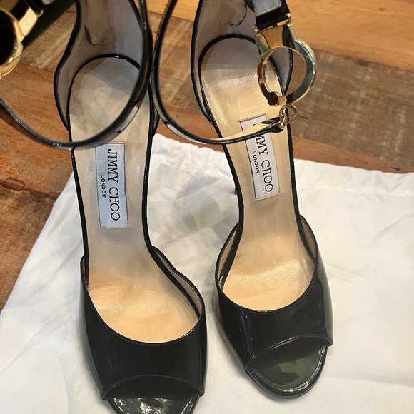 Great condition Jimmy Choo patent leather handcuff and key stiletto heel - Picture 2 of 6